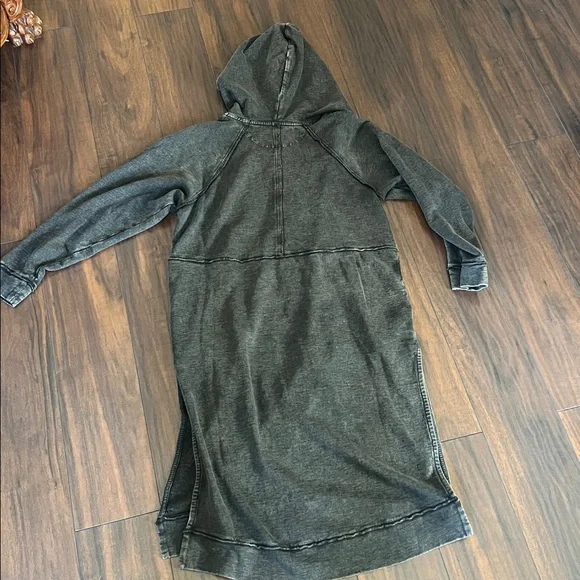 Pilcro/Anthropologie long hooded half button pull over, new without tag, Small - Picture 2 of 6